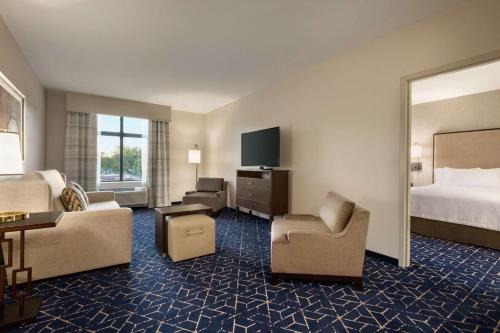 Postel nebo postele na pokoji v ubytování Homewood Suites by Hilton Albany Crossgates Mall