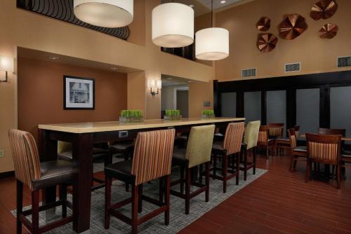 a large dining room with a large table and chairs at Hampton Inn & Suites Oxford-Anniston in Oxford