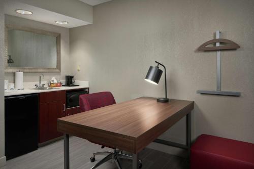 a kitchen with a desk with a lamp on it at Hampton Inn & Suites Oxford-Anniston in Oxford