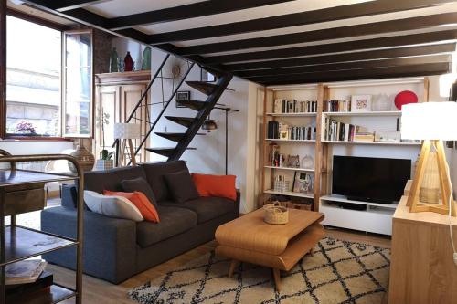 Authentic Loft with Mezzanine & Exposed Stones Heart of Lyon