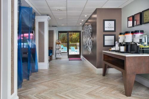 a lobby with a counter and a coffee shop at Hampton Inn Naples - I-75 in Naples