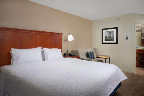 Ένα ή περισσότερα κρεβάτια σε δωμάτιο στο Hampton Inn Ann Arbor-South