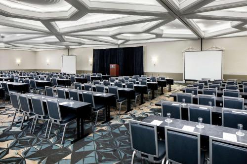 El área de trabajo o centro de convenciones de DoubleTree by Hilton Nashua