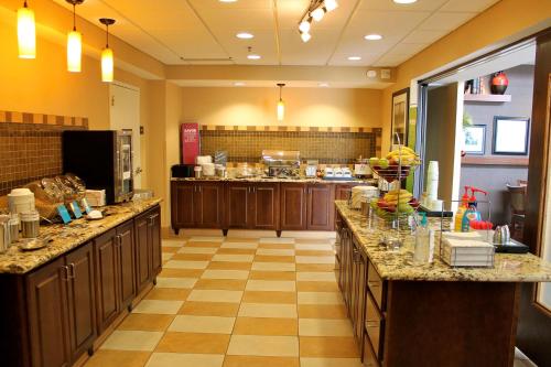 Hampton Inn & Suites Watertown – Photos 5