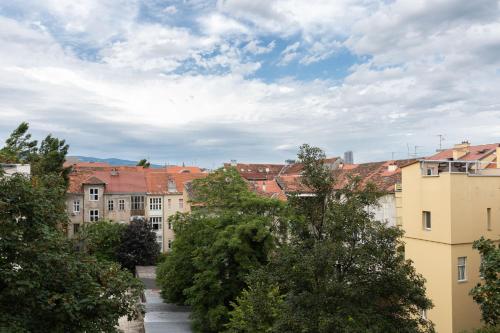 Bright and Modern Apartments in City Center