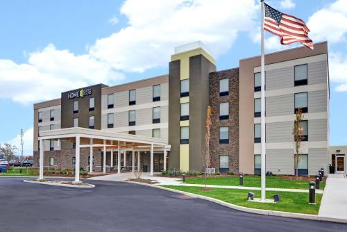an image of a hotel with an american flag at Home2 Suites By Hilton Dickson City Scranton in Dickson City