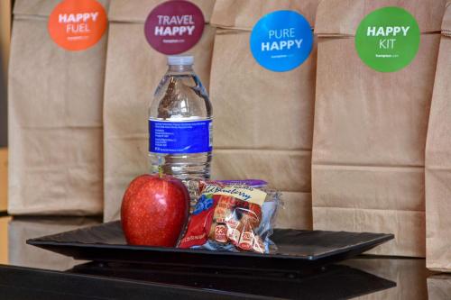 a bottle of water and an apple on a tray at Hampton Inn & Suites Columbia South Fort Meade Area in Columbia