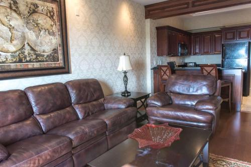 a living room with a leather couch and chairs at Hilton Garden Inn Bangor in Bangor