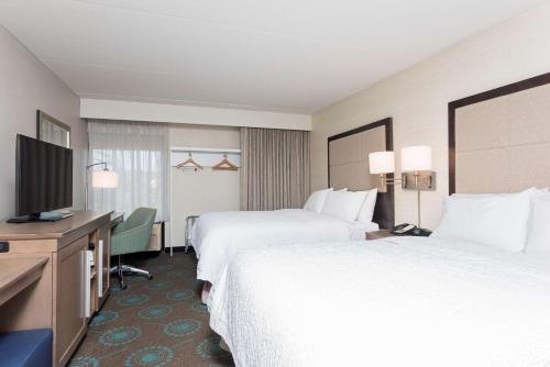 Ένα ή περισσότερα κρεβάτια σε δωμάτιο στο Hampton Inn Bloomington