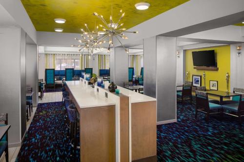 Hampton Inn & Suites Nashville-Airport Image