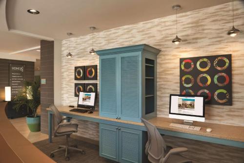 an office with a blue cabinet and a desk with a computer at Home2 Suites by Hilton Nashville Franklin Cool Springs in Franklin
