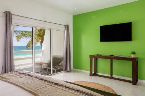 Televisyen dan/atau pusat hiburan di CocoVaa Beach Boutique Hotel