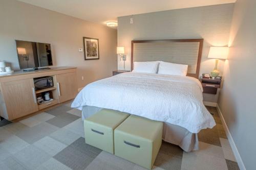 a bedroom with a large bed with a white bedspread at Hampton Inn by Hilton Amesbury, MA in Amesbury