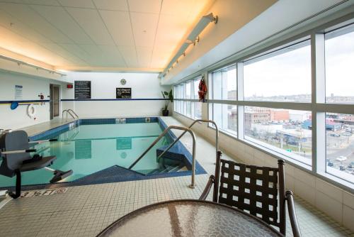 a swimming pool in a hospital room with a chair at Hampton Inn & Suites Boston Crosstown Center in Boston