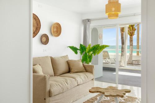 Ruang duduk di CocoVaa Beach Boutique Hotel