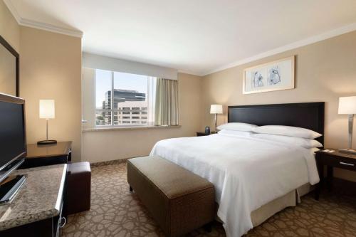 Embassy Suites Los Angeles Glendale Image