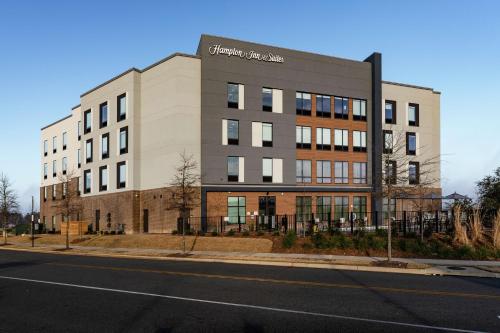 a building on the corner of a street at Hampton Inn & Suites By Hilton-Columbia Killian Road in Killian