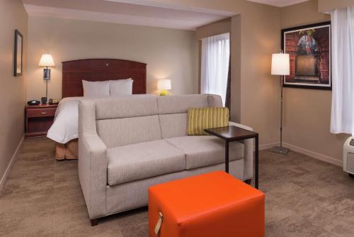 Posezení v ubytování Hampton Inn Columbia Northeast-Fort Jackson Area