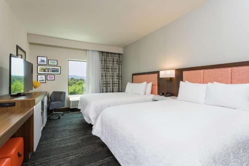 Hampton Inn Cumberlandにあるベッド