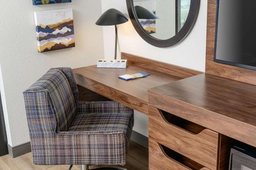 a room with a desk with a chair and a mirror at Hampton Inn Blue Ridge, GA in Blue Ridge