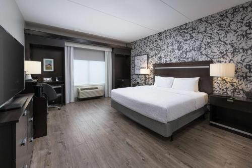 a hotel room with a bed and a television at Hampton Inn & Suites Chattanooga Downtown in Chattanooga