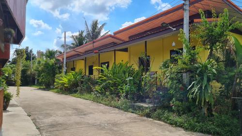 Gallery image of Lucky Home Prakhon Chai in Prakhon Chai