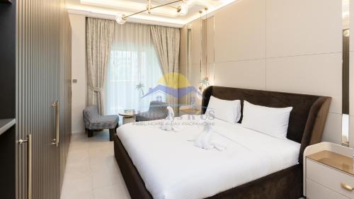 Postel nebo postele na pokoji v ubytování Holidays R Us villa 3 bedroom premium location