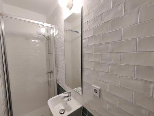 a white bathroom with a sink and a mirror at Antic Manresa 2 in Manresa