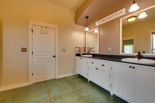 a bathroom with two sinks and a large mirror at West Richland Home with Vineyard and Mountain Views! in West Richland