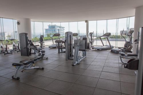Фитнес-центр и/или тренажеры в Marítima Golf Luxury Department 2BR