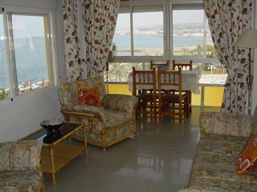 Posezení v ubytování Apartamentos Intercentro Algarrobo-Costa APARTAMENTOS TURÍSTICOS -INMOBILIARIA