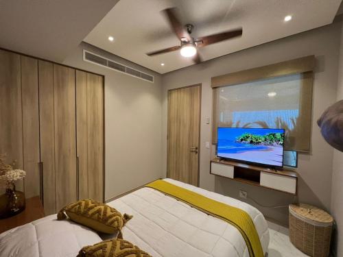 Телевизор и/или развлекательный центр в Marítima Golf Luxury Department 2BR
