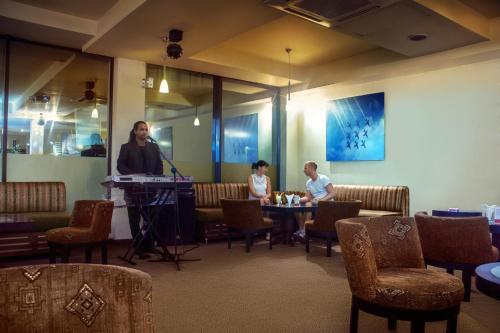 Clientes alojados en Ramada Katunayake