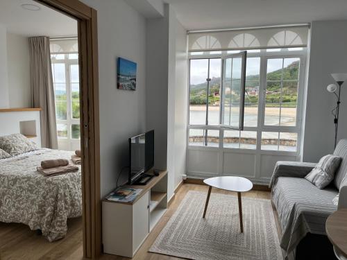 Postel nebo postele na pokoji v ubytování Apartamento paseo marítimo Camelle