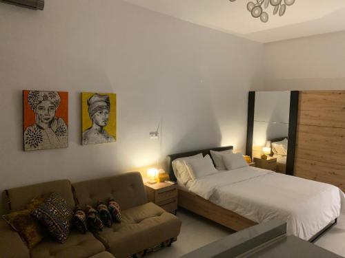 Ένα ή περισσότερα κρεβάτια σε δωμάτιο στο CHEZ RIMA // Studio très chaleureux F1 // Très bien situé