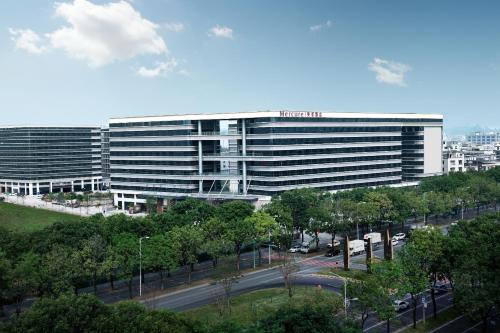 a large office building with a street in front of it at Mercure Guangzhou Baiyun International Airport - Airport Free Shuttle Bus in Huadu