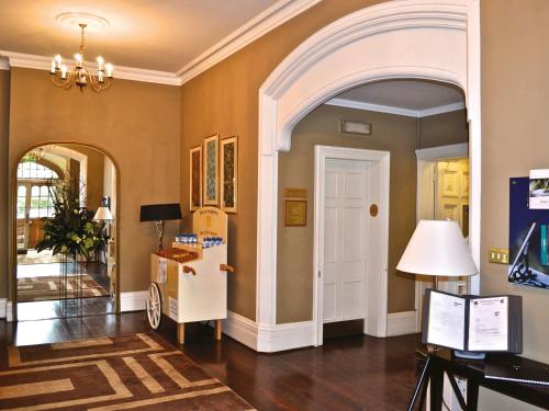 The lobby or reception area at Woodside Hotel, Kenilworth - Warwick 