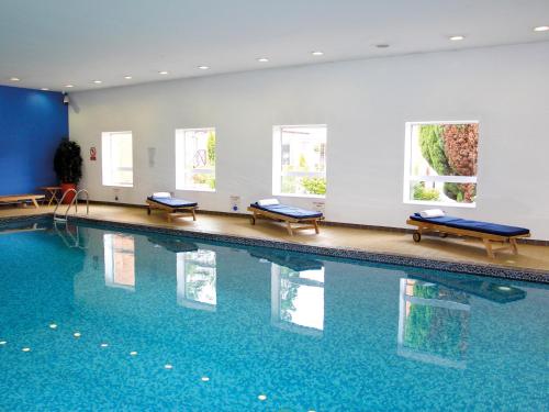 The swimming pool at or near Woodside Hotel, Kenilworth - Warwick 