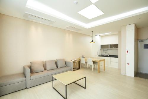 Kuchyň nebo kuchyňský kout v ubytování Pyeongchang The White Hotel