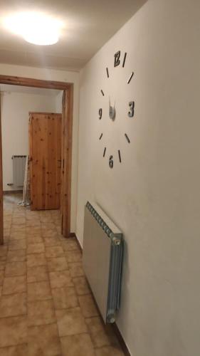 a clock on a wall in a room at La casa del Gigante Frassino in Acceglio
