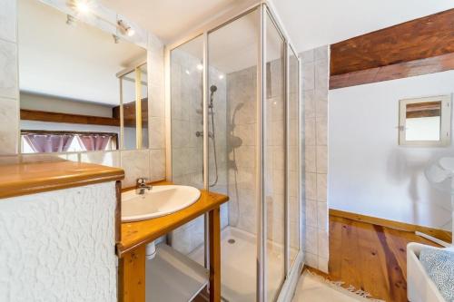 Bilik mandi di The charming Fleury 2 bedrooms Oullins