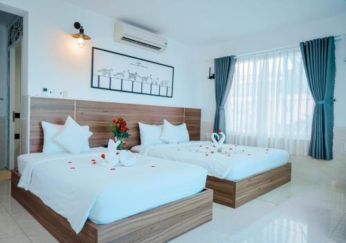 a bedroom with two beds with flowers on them at Tuấn Ninh Hotel I in Con Dao