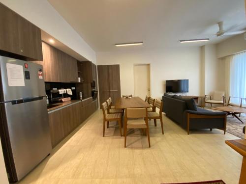 Η κουζίνα ή μικρή κουζίνα στο By The Sea @ Cozy Beachfront Home