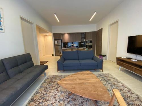 Χώρος καθιστικού στο By The Sea @ Cozy Beachfront Home