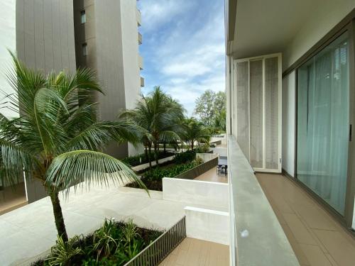 Κήπος έξω από το By The Sea @ Cozy Beachfront Home