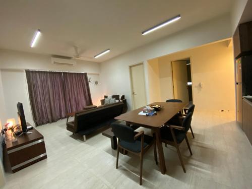 Χώρος καθιστικού στο By The Sea @ Cozy Beachfront Home
