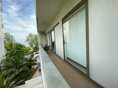 Μπαλκόνι ή βεράντα στο By The Sea @ Cozy Beachfront Home