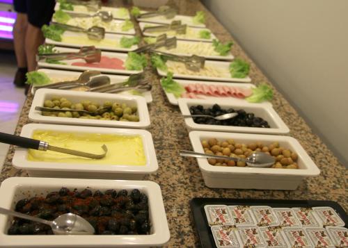 ホテルの敷地内または近くでの食事または食べ物
