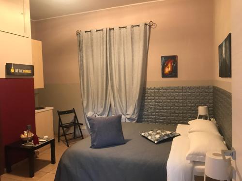 Un ou plusieurs lits dans un hébergement de l'établissement Vegan Inn Airport - Adults Only - LATE CHECK IN