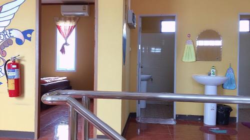 Ein Badezimmer in der Unterkunft Phatra Hostel